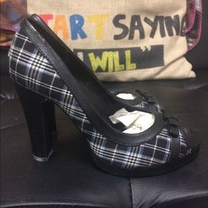 Plaid peep toe sandals
